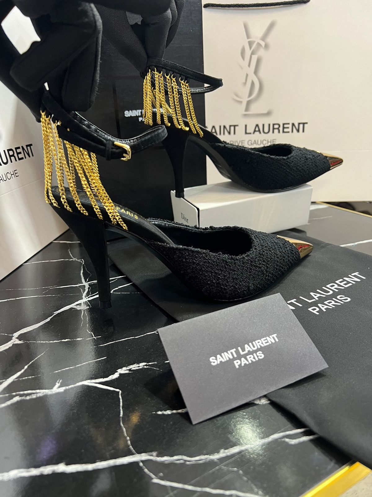 Saint Laurent YSL tacones negros con dorado