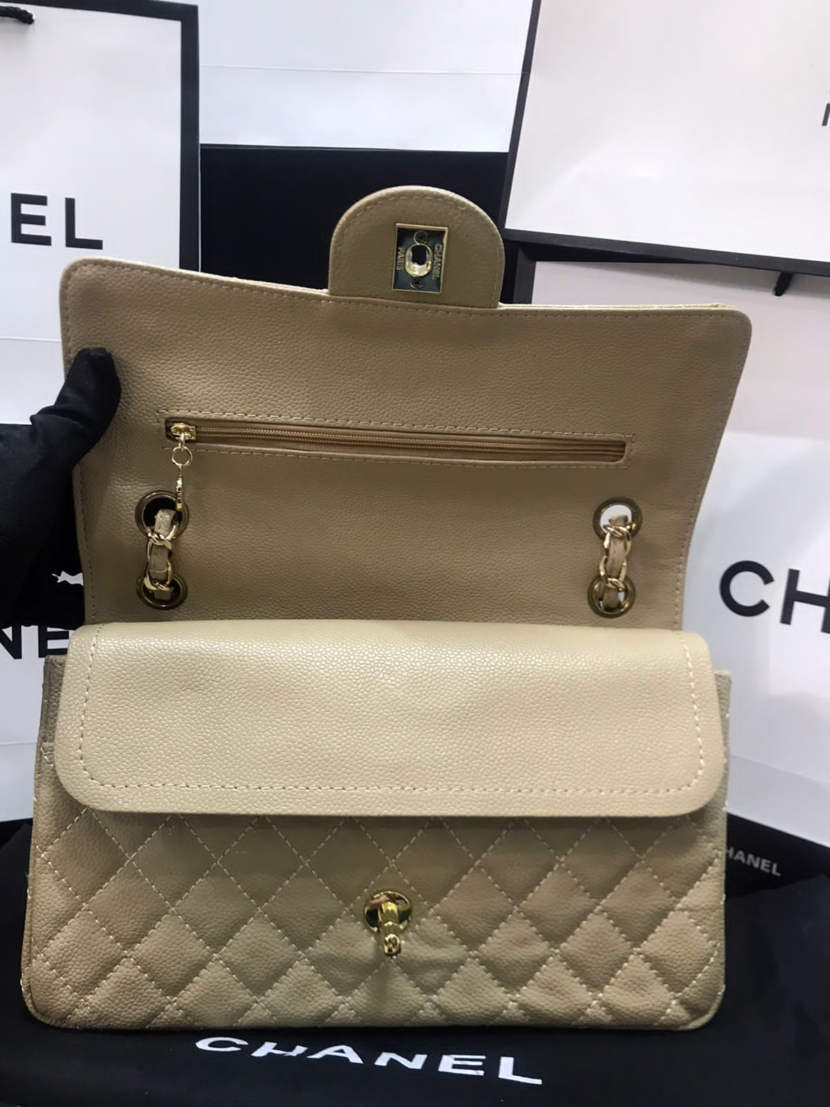 Chanel Caviar Beige Piel