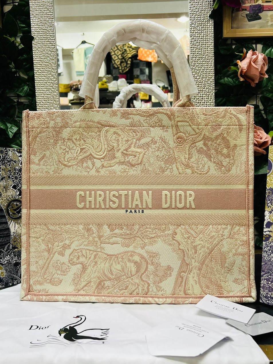 Christian Dior Estampado Tigre Rosa Tela Grande Bordada