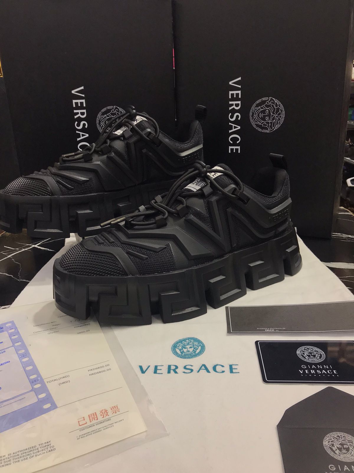 Versace tenis color negro Caballero