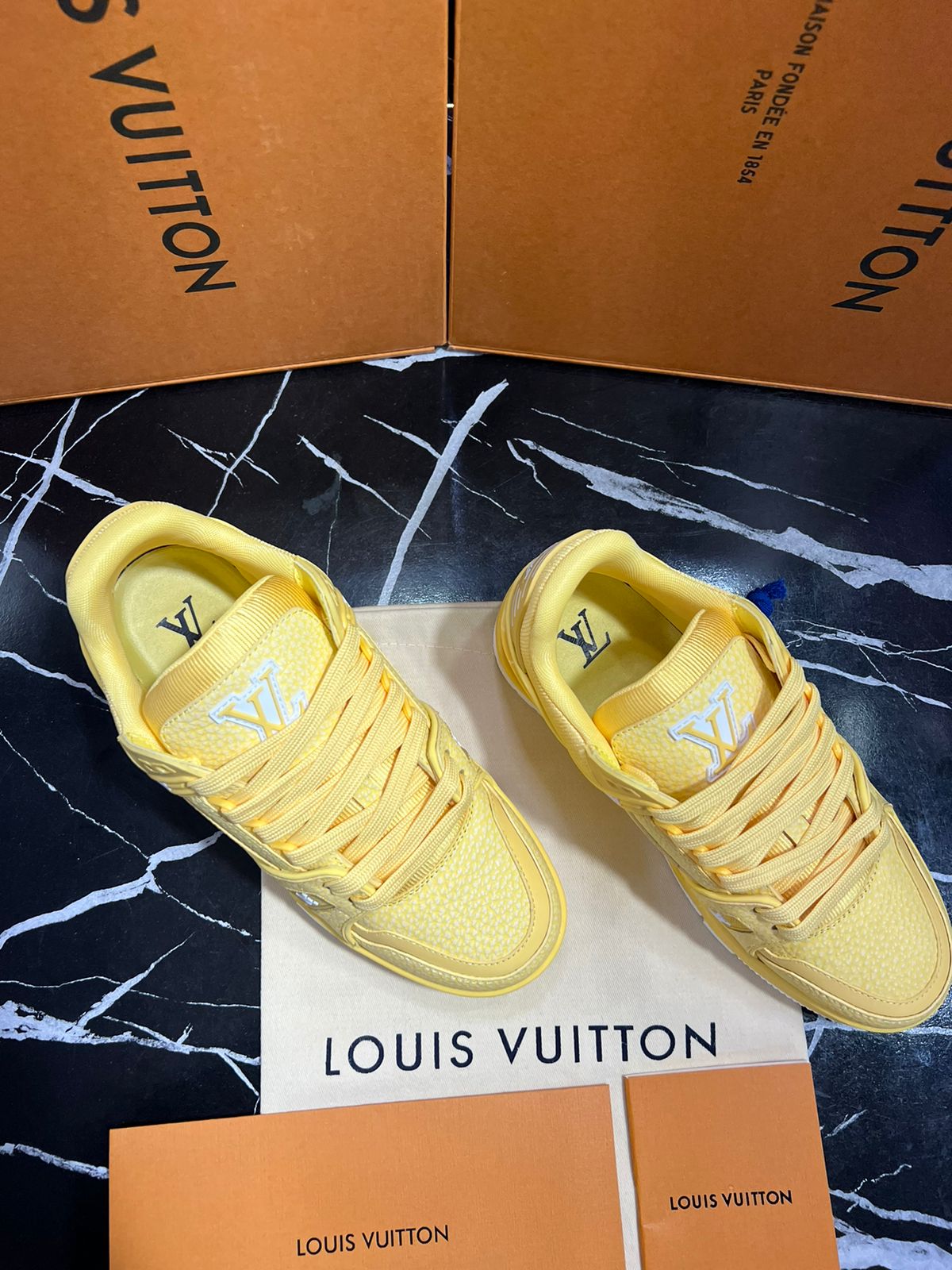 Louis Vuitton Tenis Amarillos