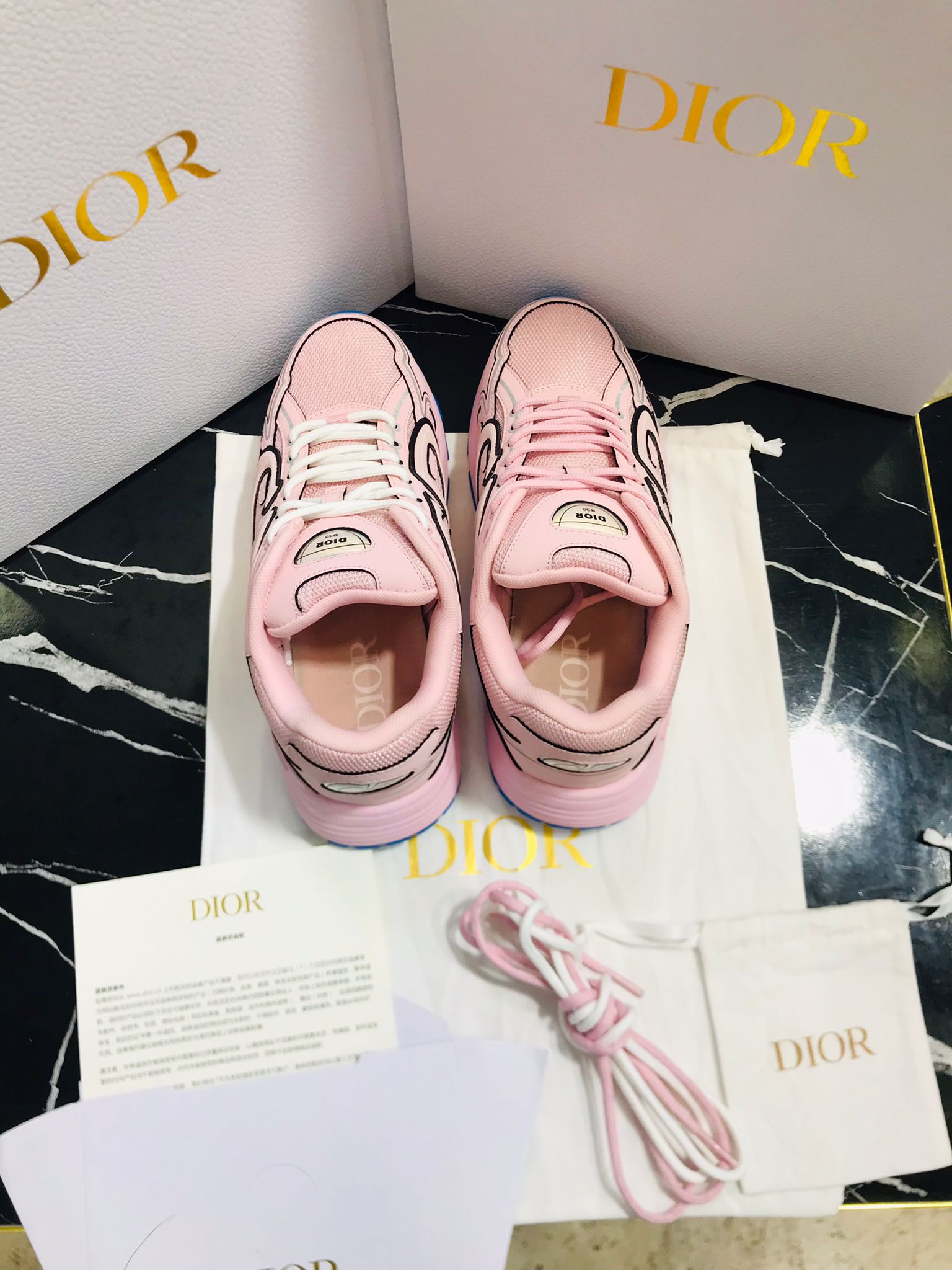 Christian Dior Tenis color rosa