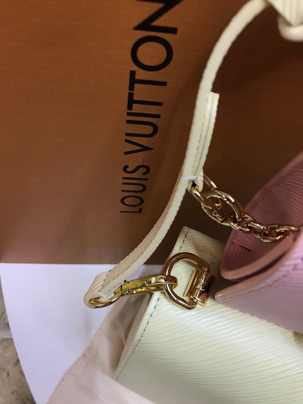 Louis Vuitton Beige con Monedero Rosa Piel