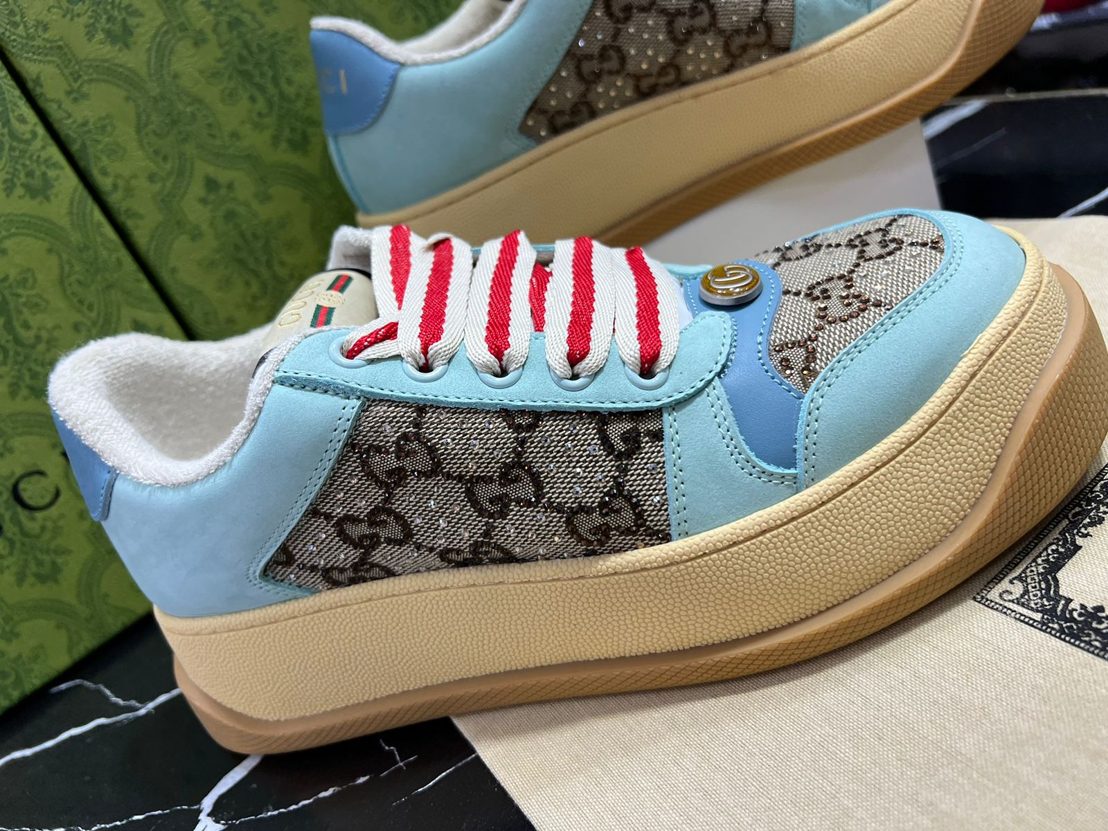 Gucci Tenis Azul con Rojo.