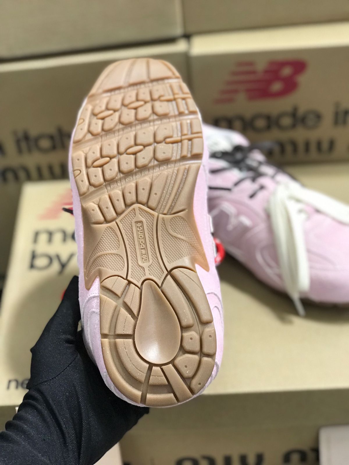 Miu miu colaboración New balance rosas