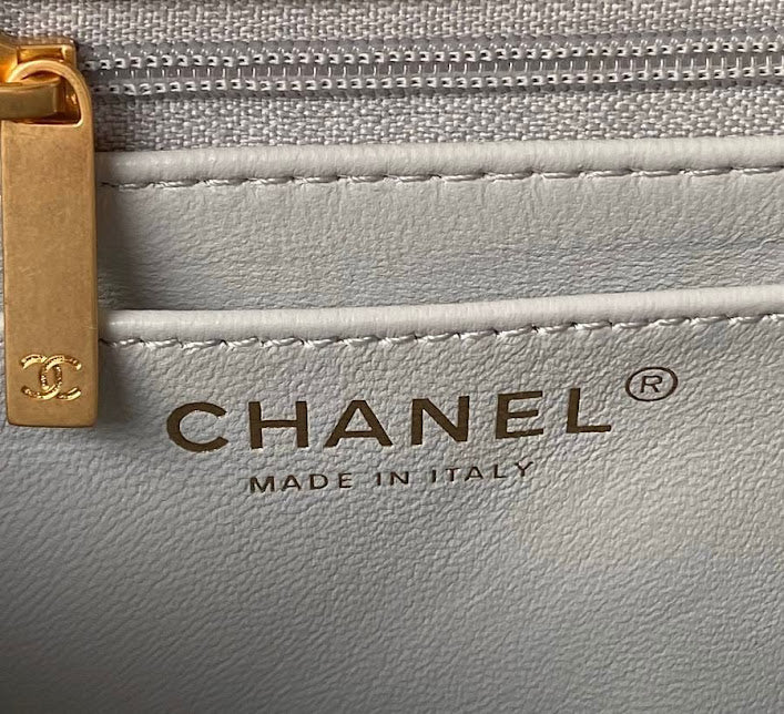 Chanel Edición Especial Brillante Plateada Piel