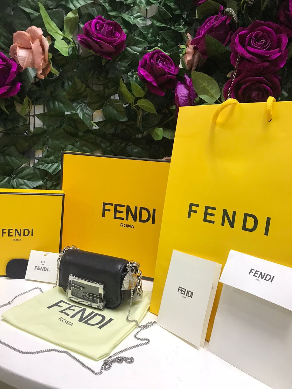 Fendi Negra con Cadena Piel