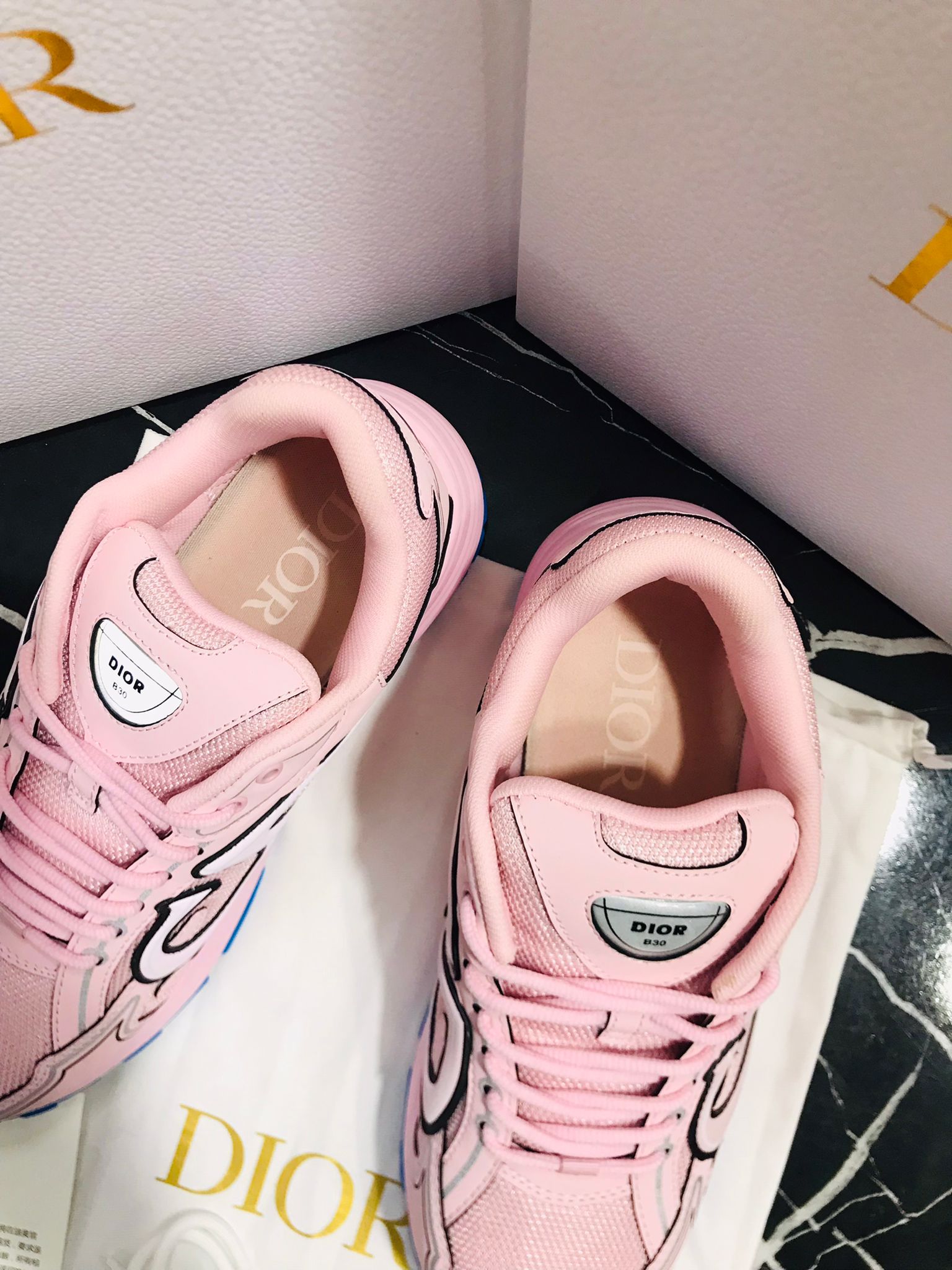 Christian Dior Tenis color rosa