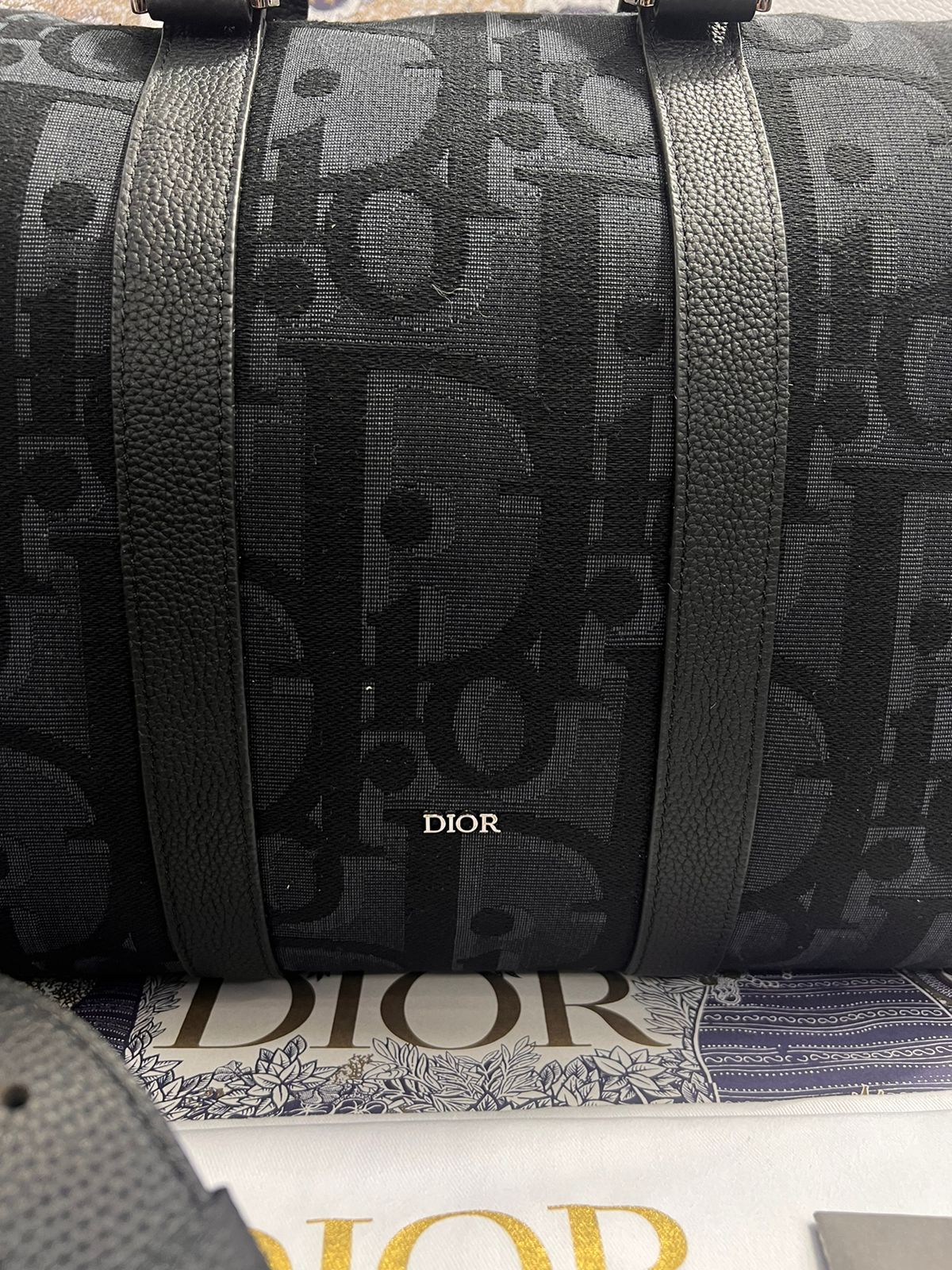 Christian Dior Negra Bordada con Piel