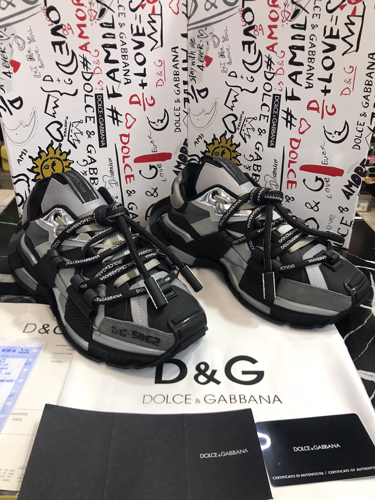 Dolce y Gabbana Tenis color gris Caballero