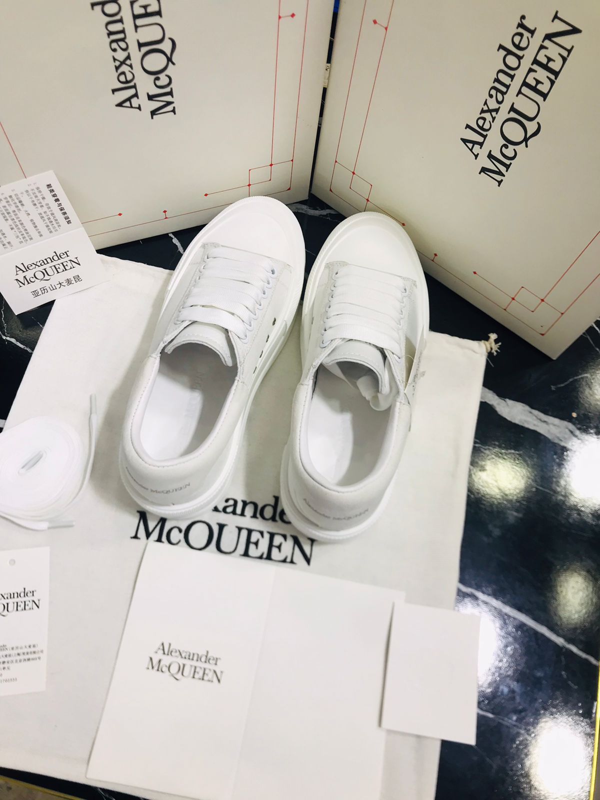 Tenis Alexander Mc Queen BLANCOS