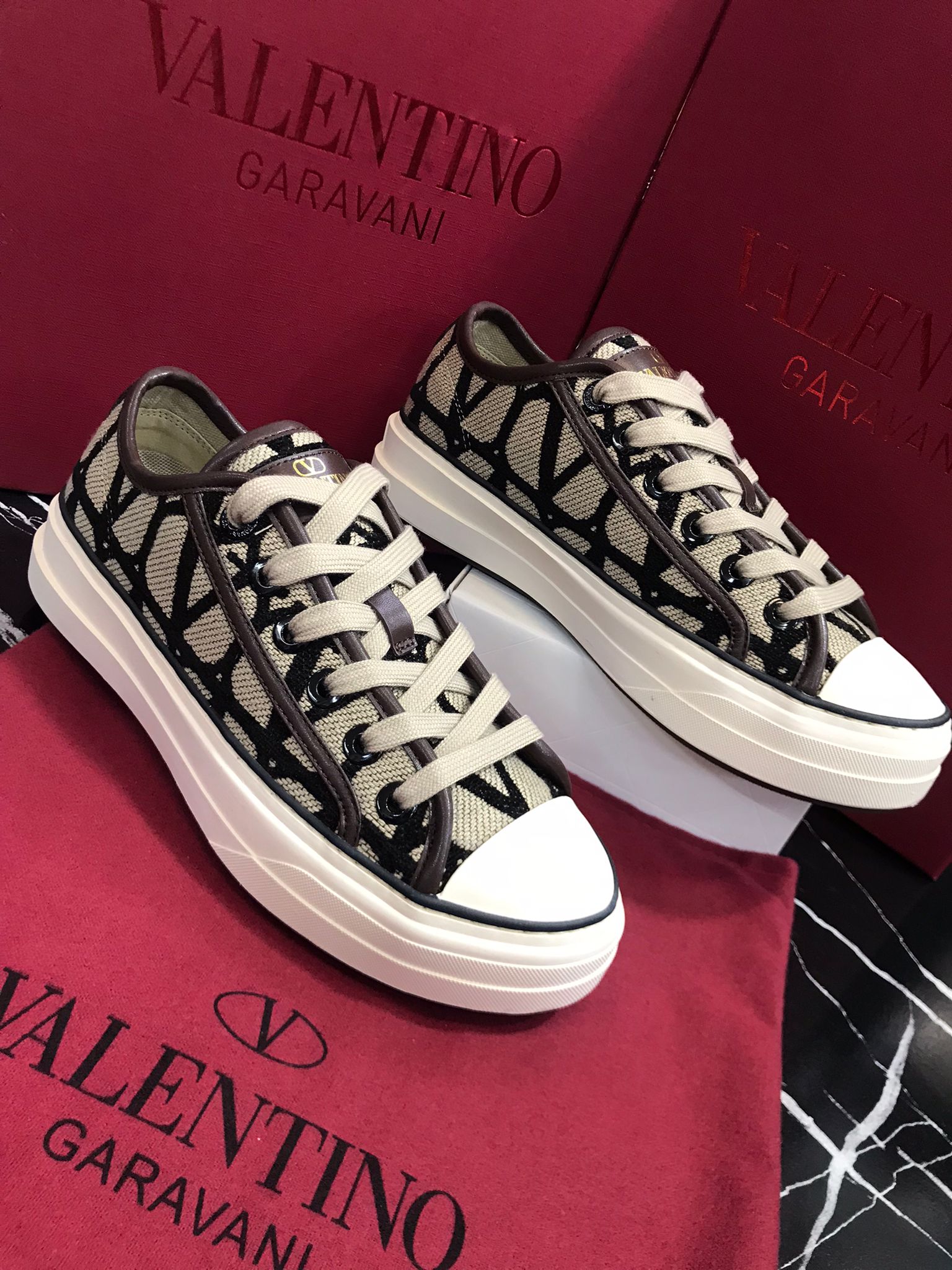 Valentino Cafes zapatos