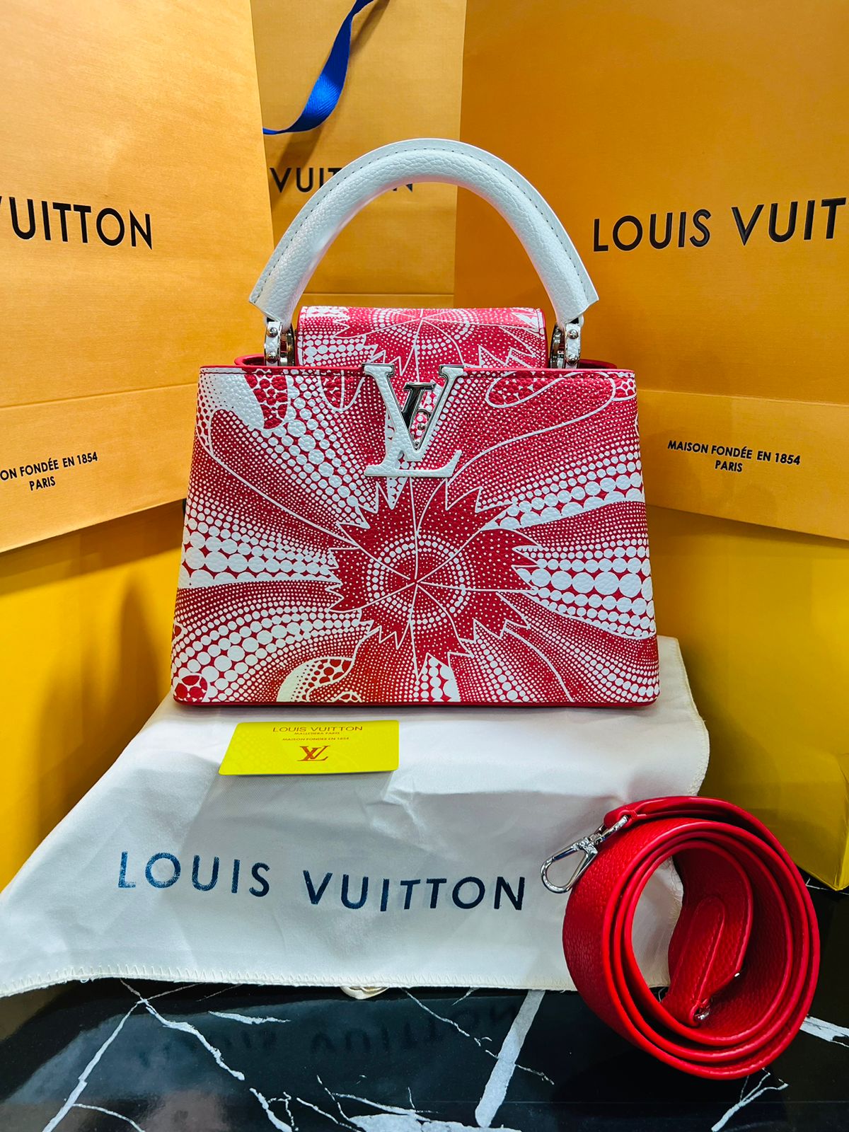 Louis Vuitton Capucine Edición Especial Rojo Blanco Piel