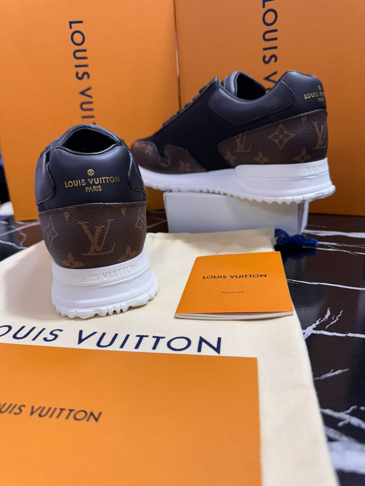 Louis Vuitton Tenis cafés Caballero