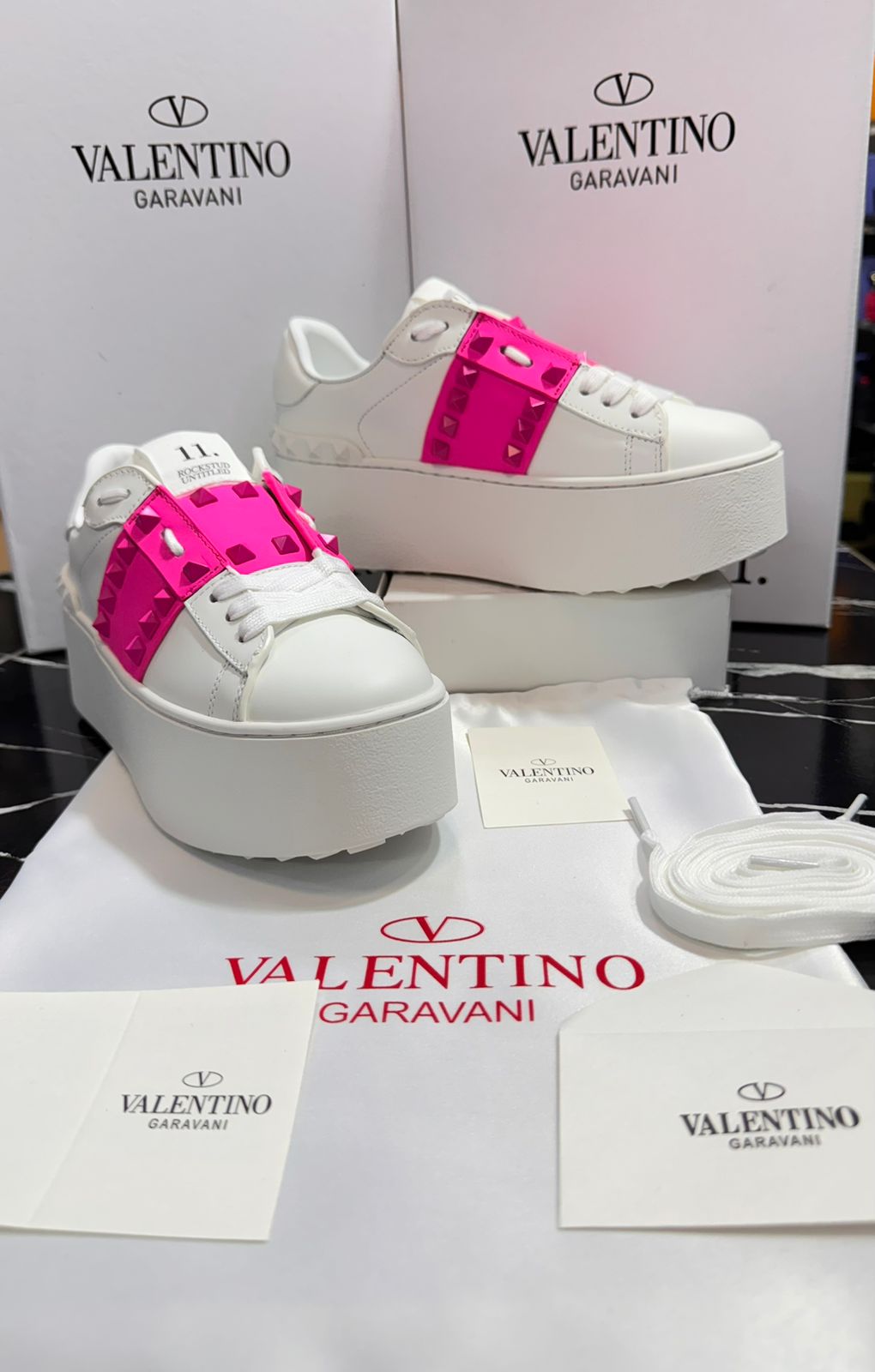 Valentino rosa con blanco