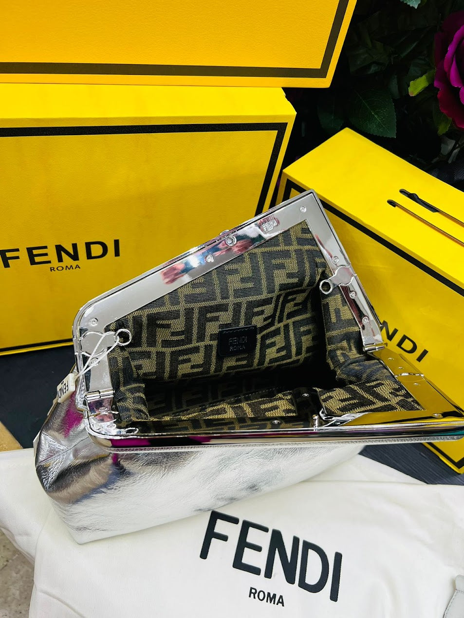 Fendi Roma Plateada Cuero