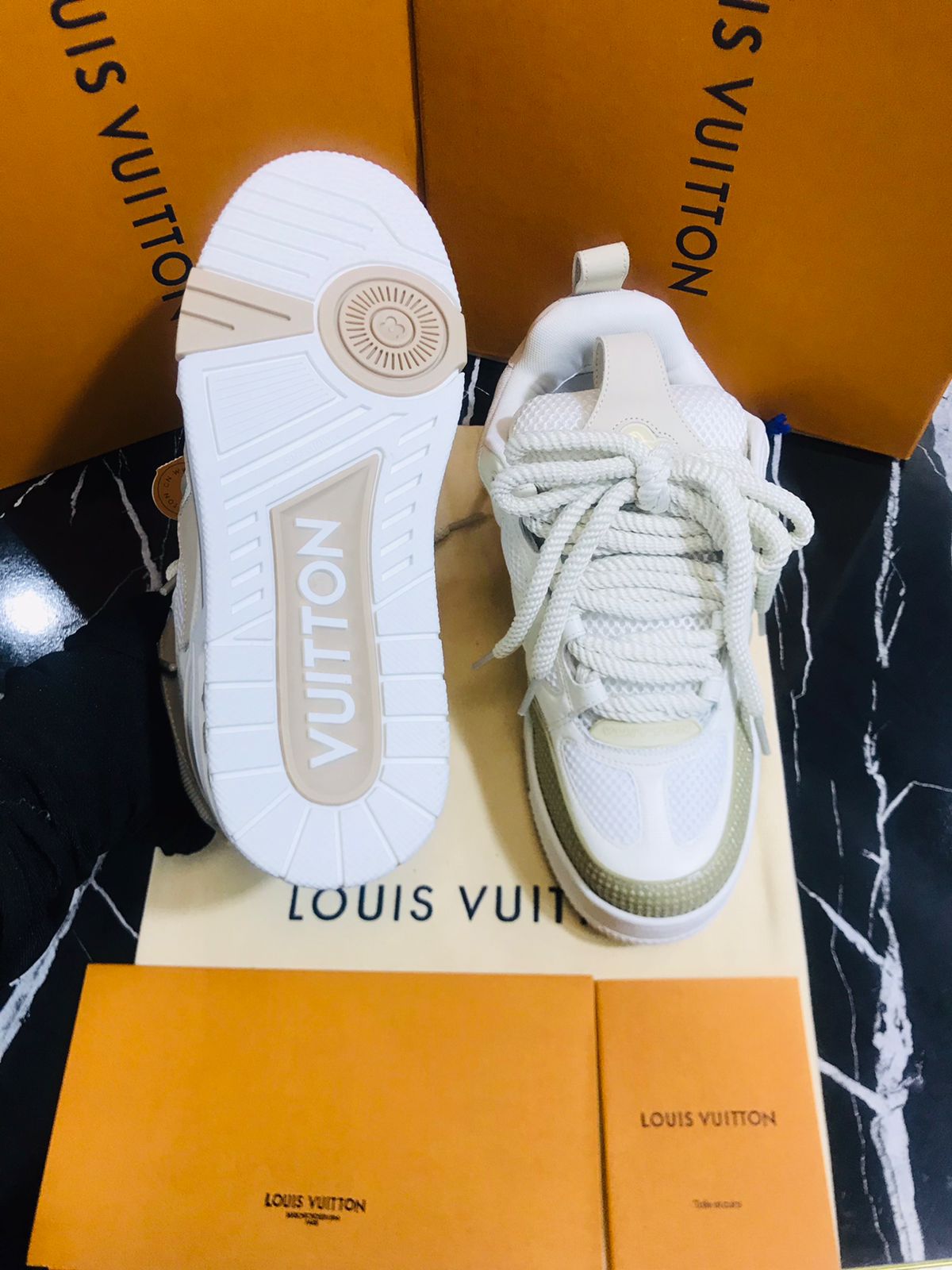 Louis Vuitton blancos Caballero