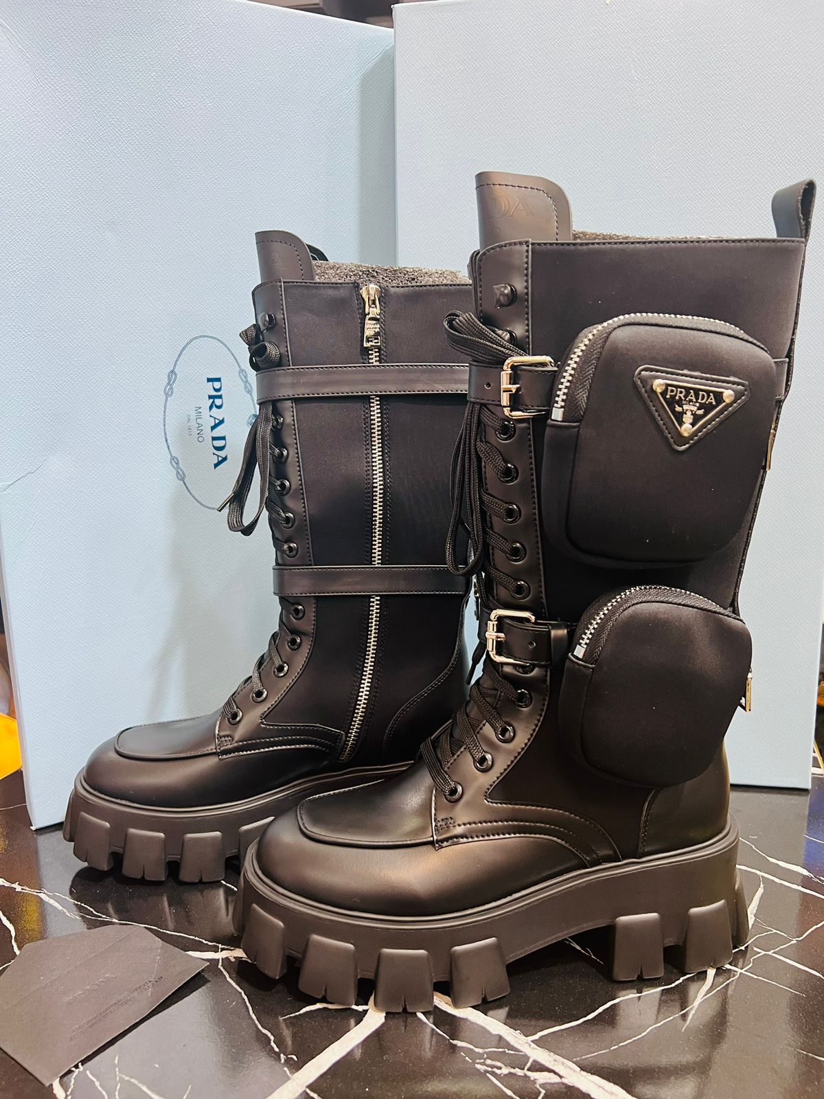 Botas prada color negro