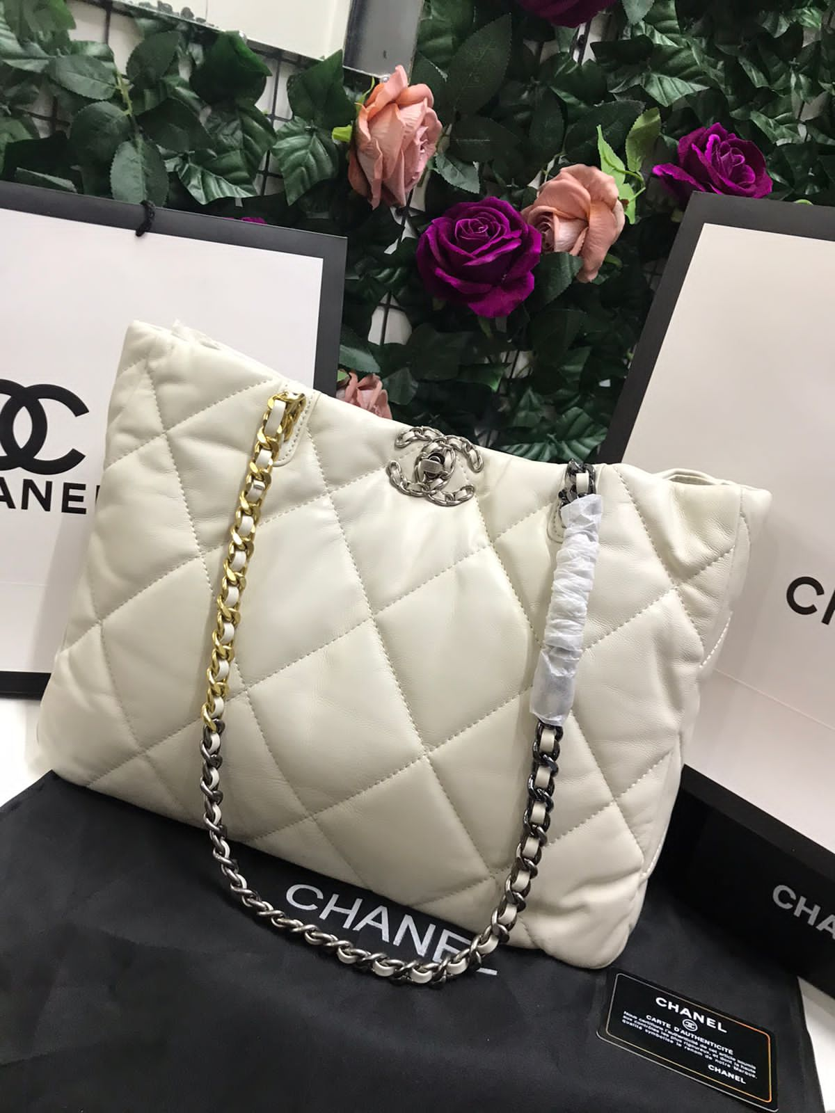 Chanel Blanco Cadena Plateado con Dorada Piel