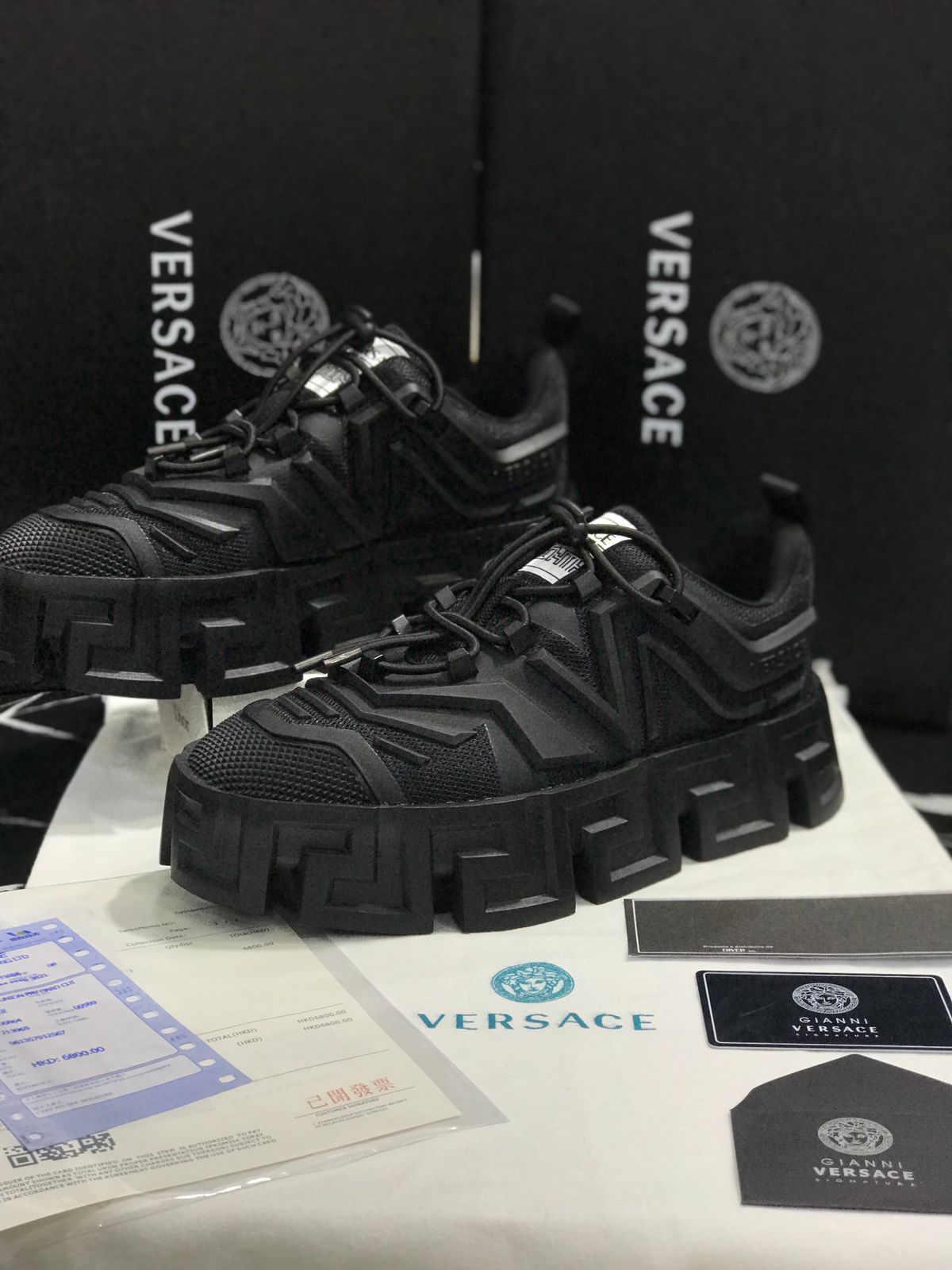 Versace tenis color negro Caballero