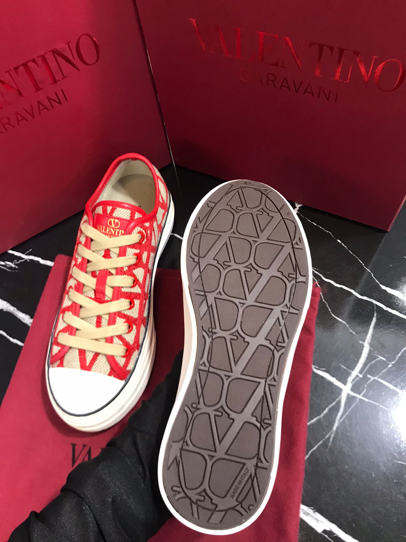 valentino tenis rojos