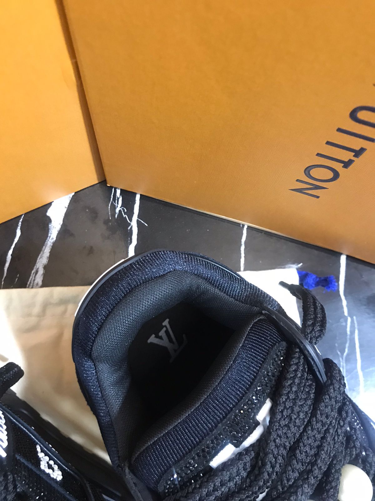 Louis Vuitton tenis negros Caballero