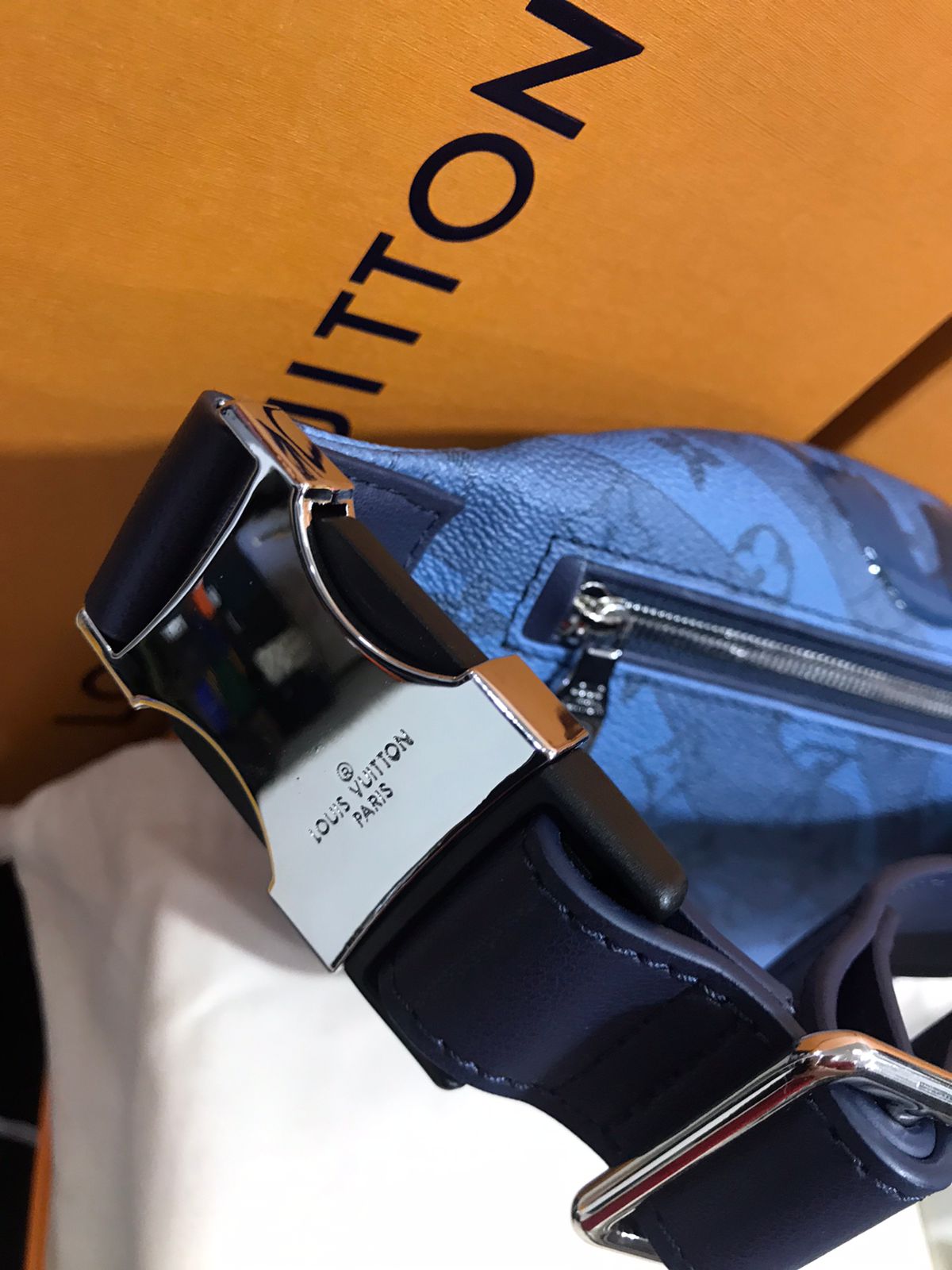 Louis Vuitton Canguro Azul Fuerte Piel