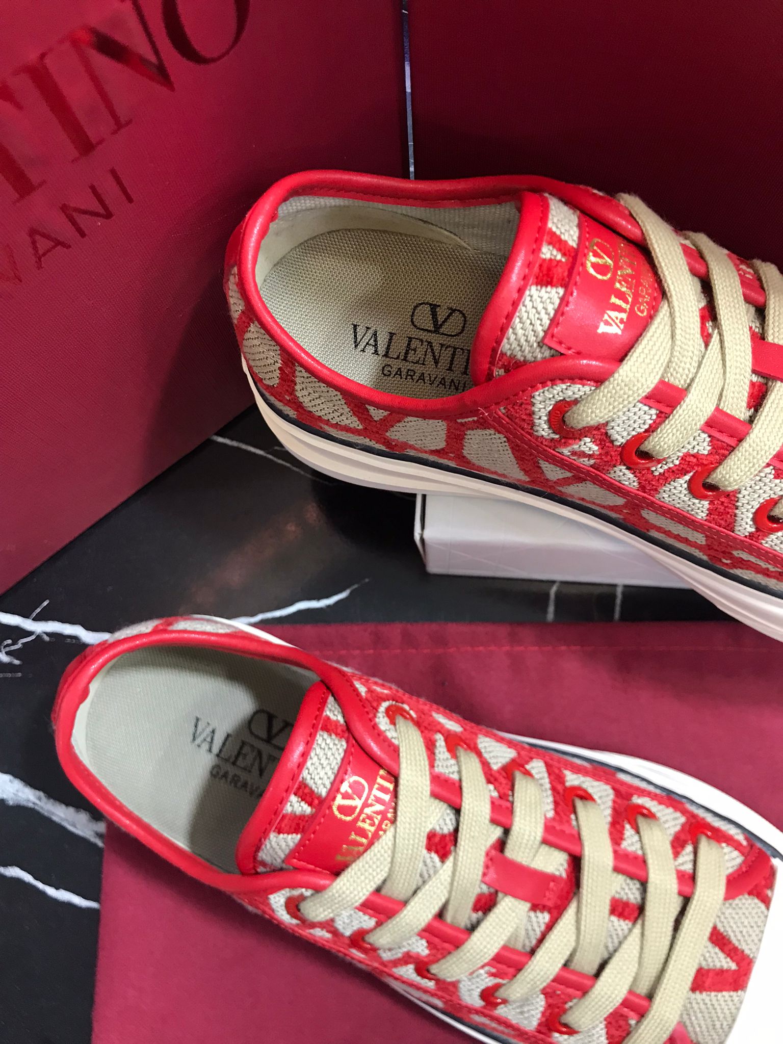 valentino tenis rojos