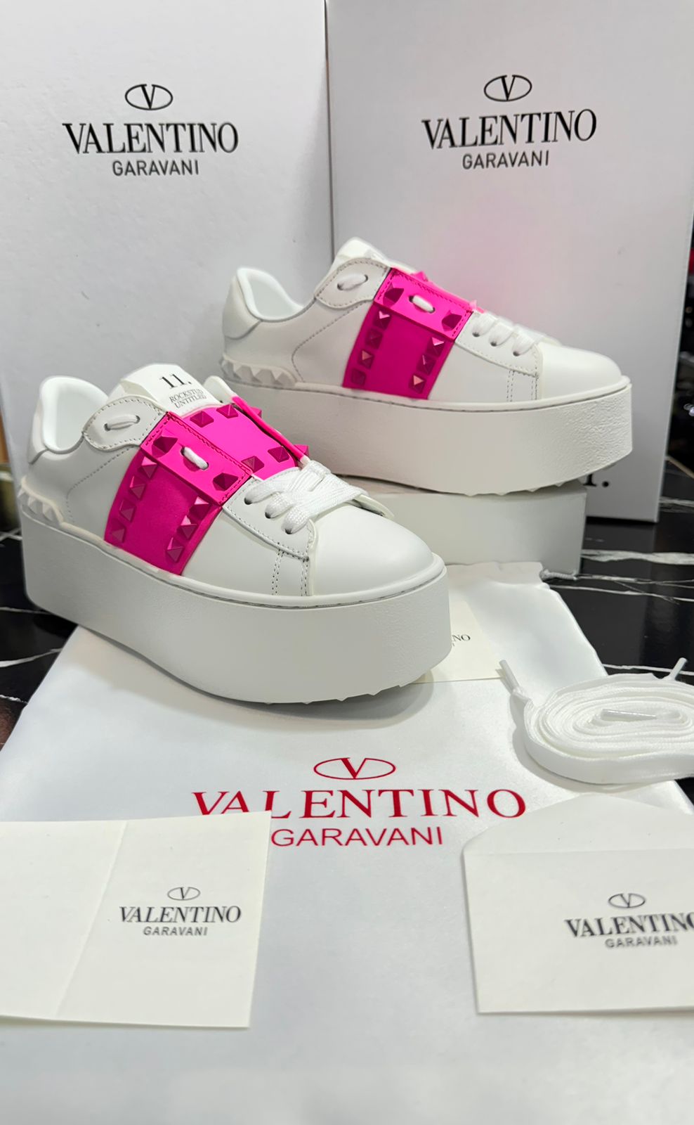 Valentino rosa con blanco