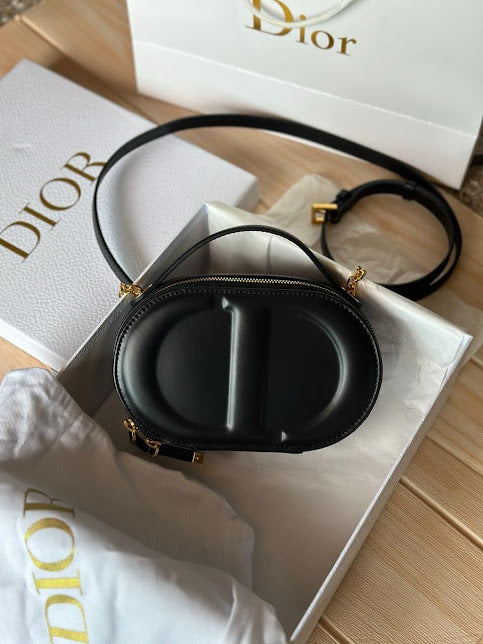 Christian Dior Ovalada Negro Piel