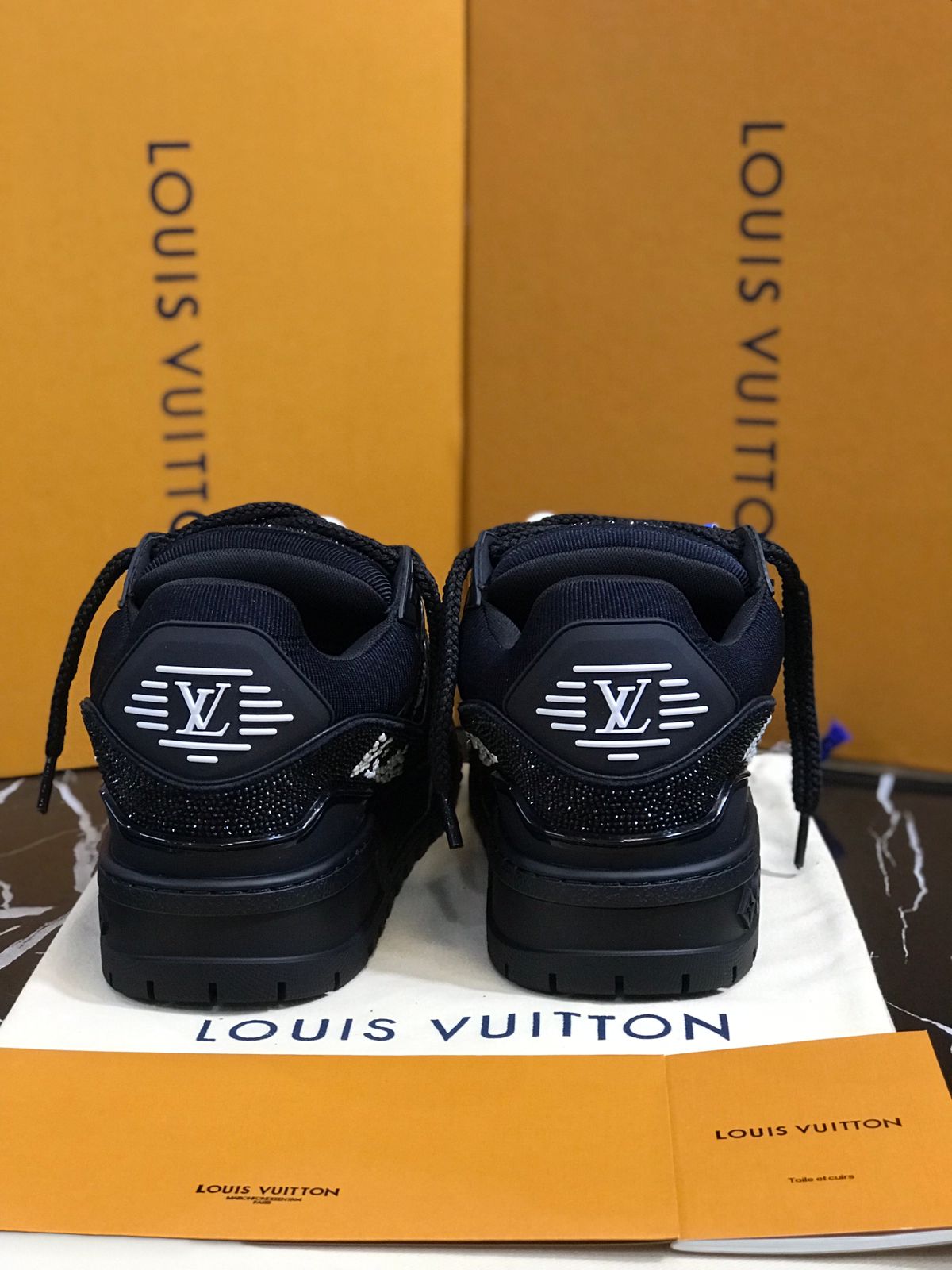 Louis Vuitton tenis negros Caballero