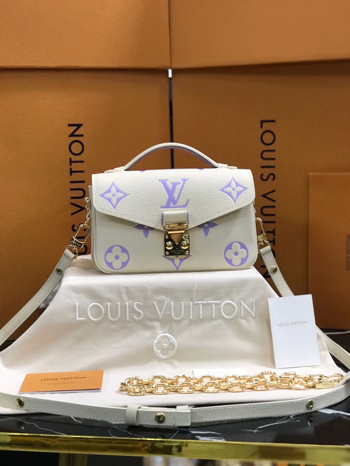 Louis Vuitton Blanco Lila Piel