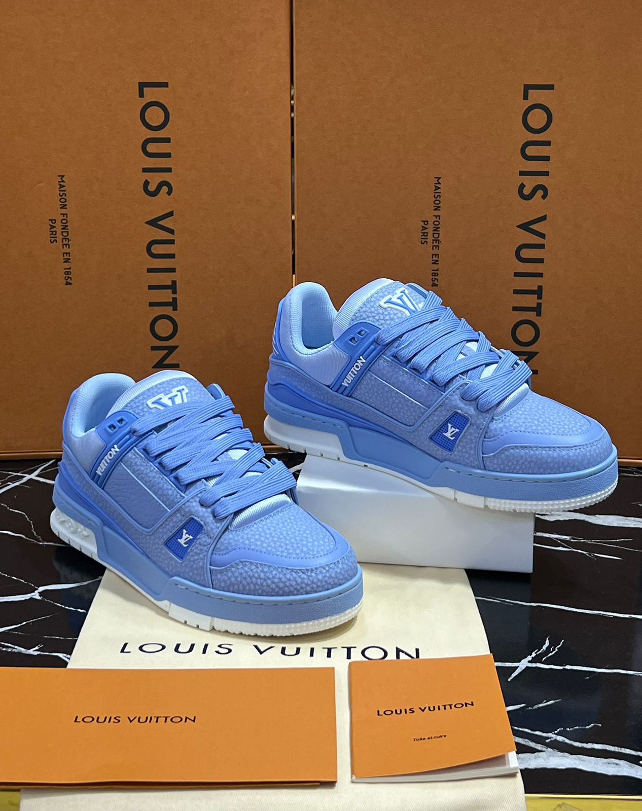 Louis Vuitton Tenis color azul