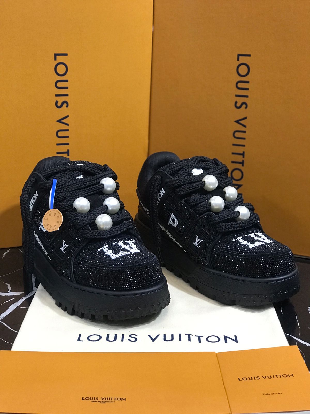 Louis Vuitton tenis negros Caballero