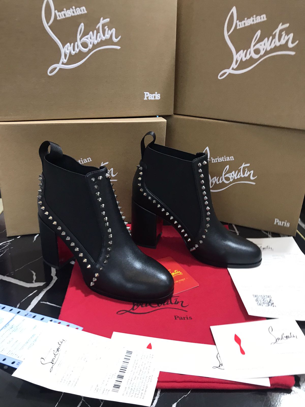 Louboutin botín negros