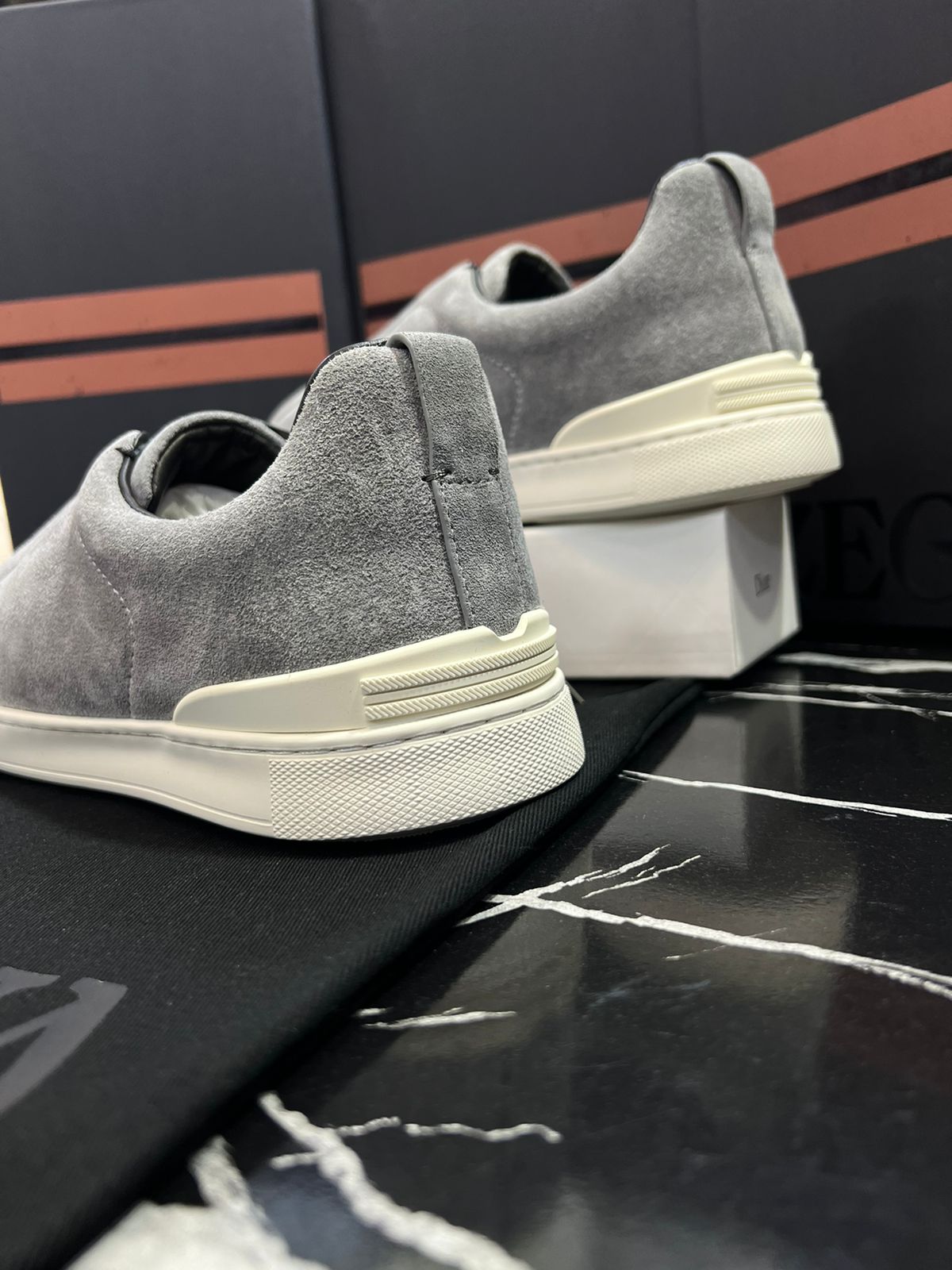 Zegna tenis color gris Caballero