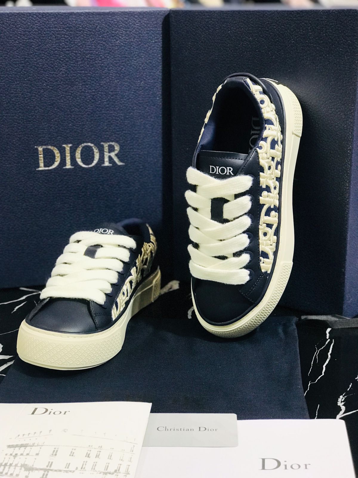 Christian Dior tenis color negro Caballero