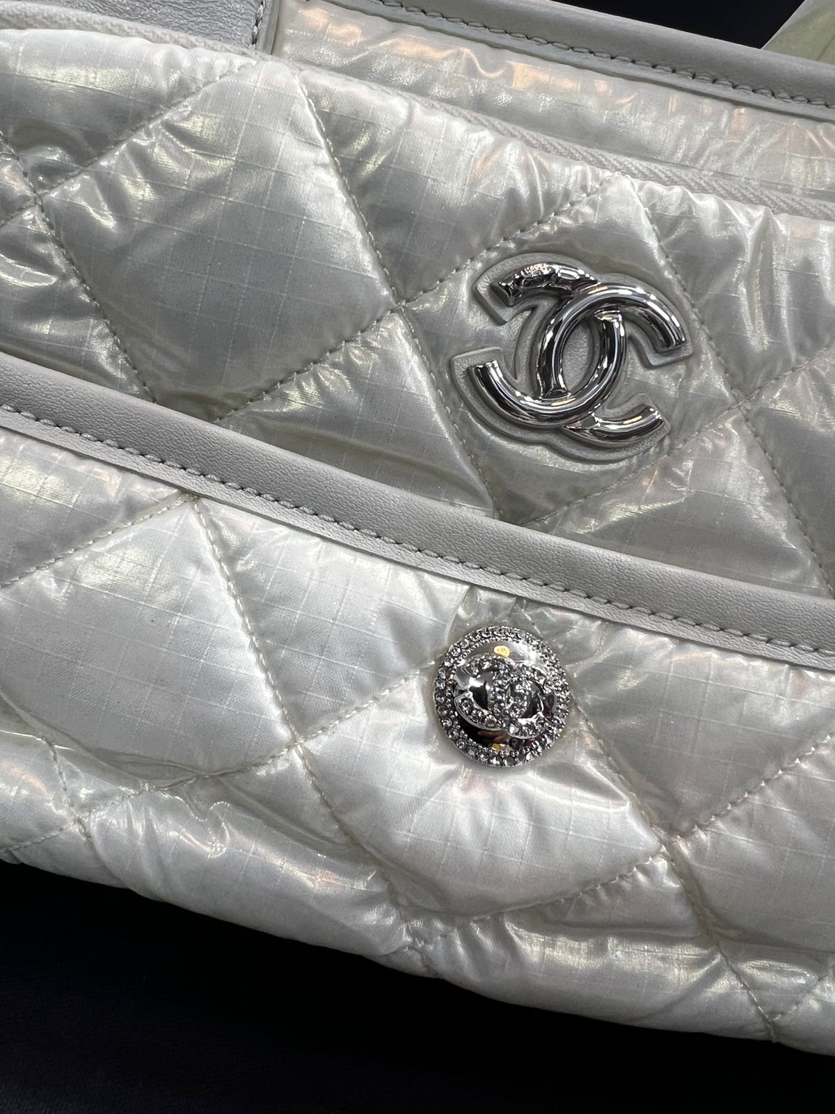 Chanel Edición Especial Textil con Brillos y Piel