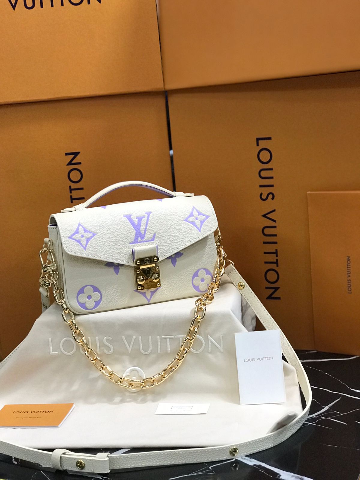 Louis Vuitton Blanco Lila Piel