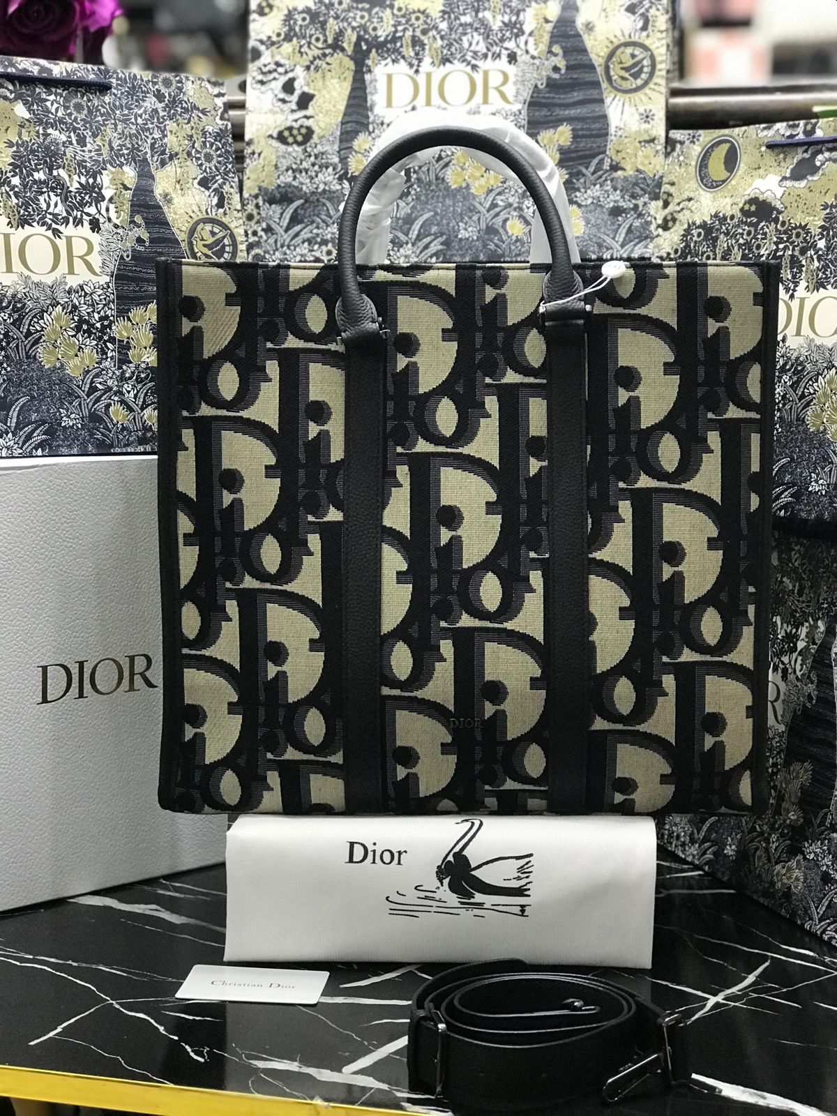 Christian Dior Beige con Negro Bordada con Piel