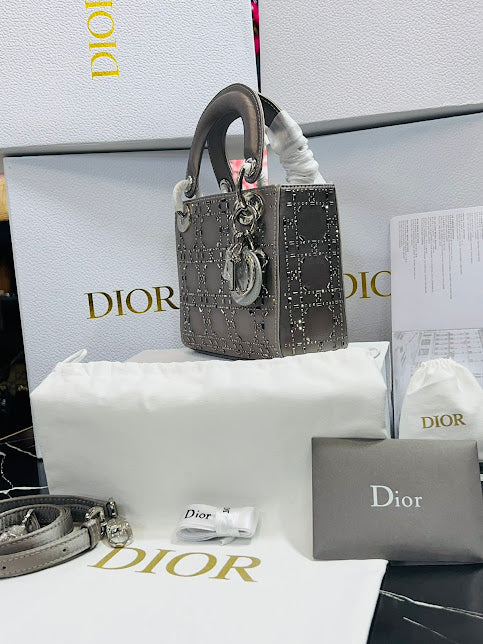 Christian Dior Plateada con Cristales Tela