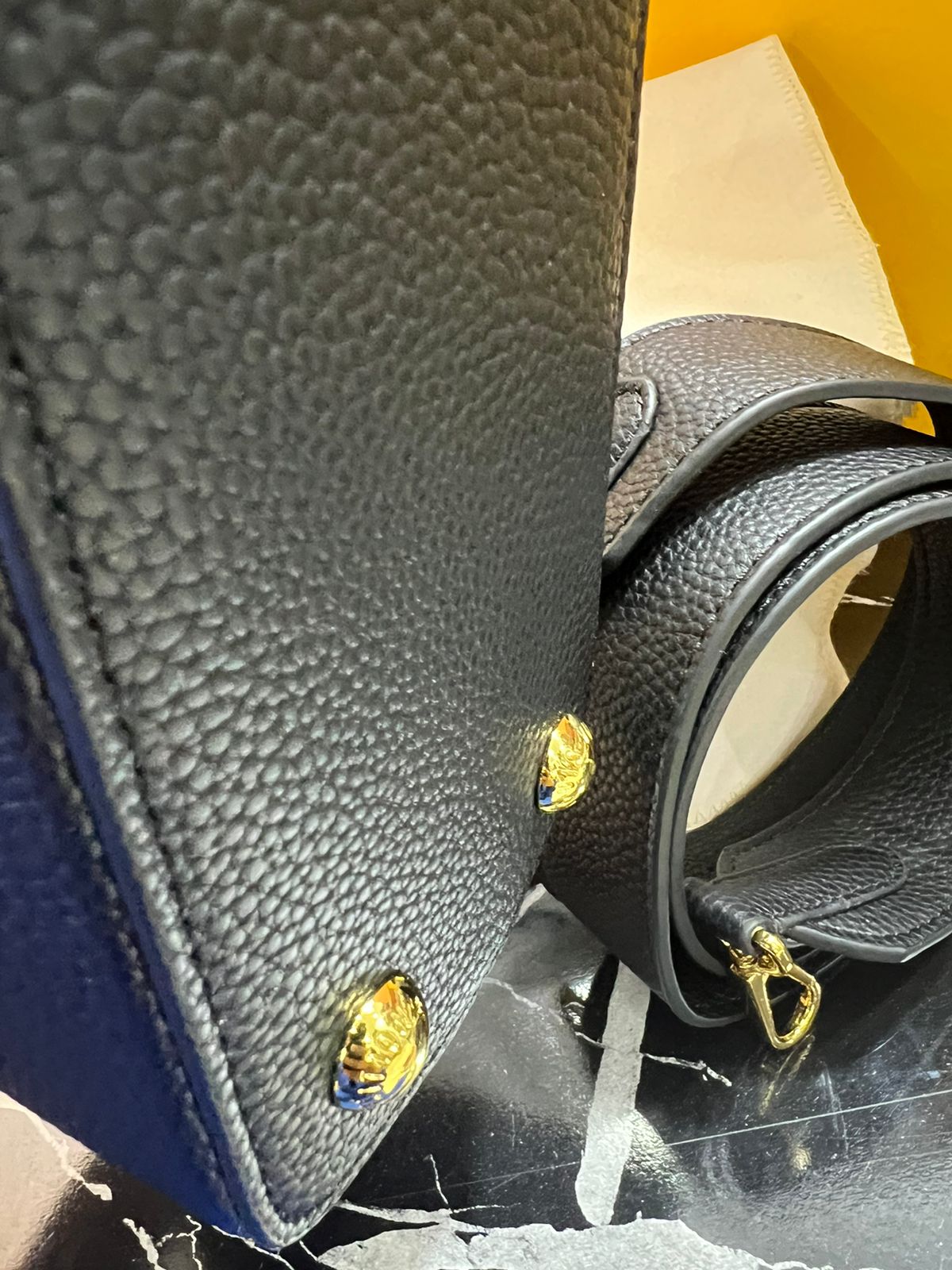 Louis Vuitton Capucine Negro Piel