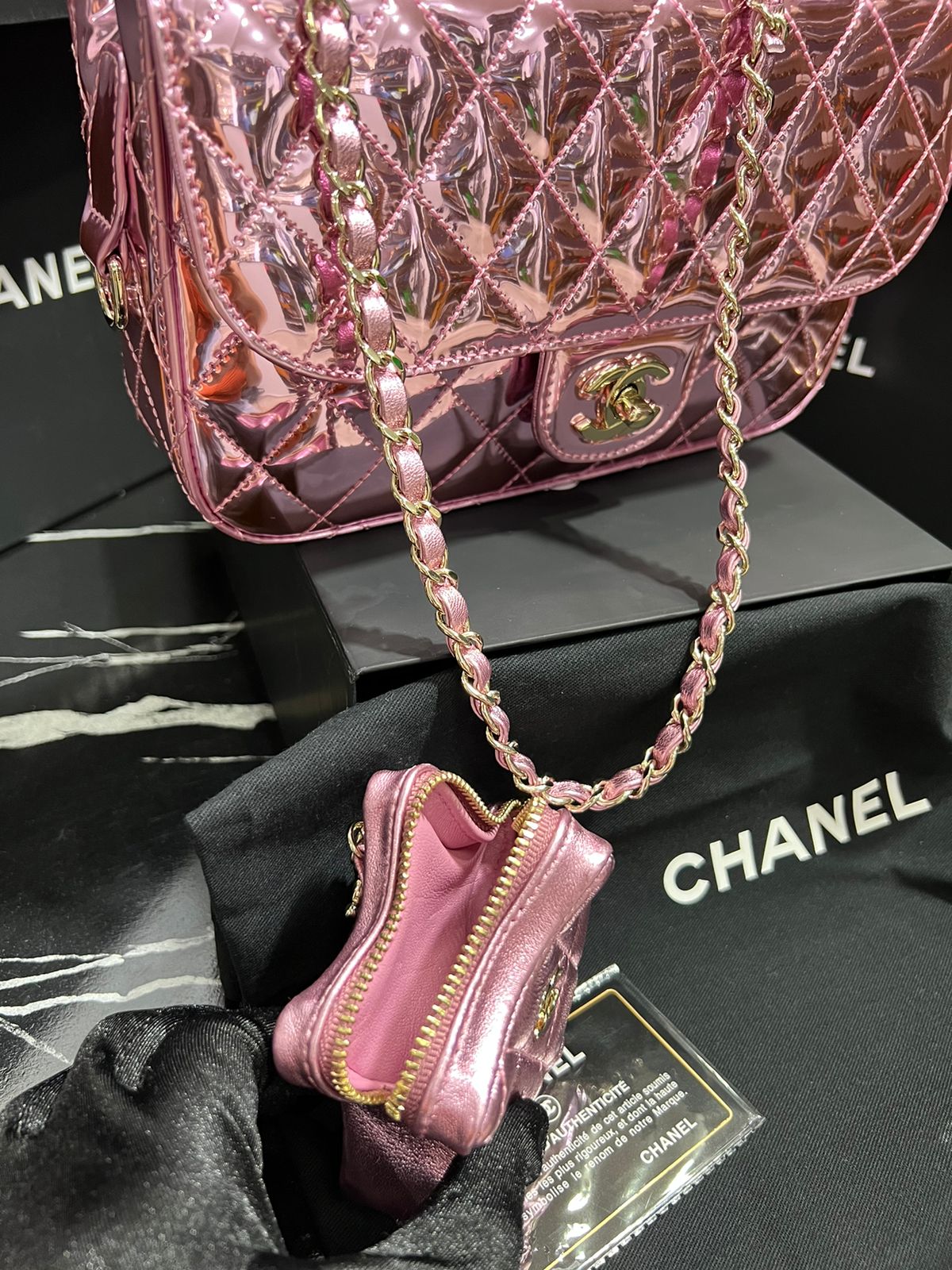 Chanel Edición Especial con Accesorio de Estrella Rosa Metálico Charol Piel