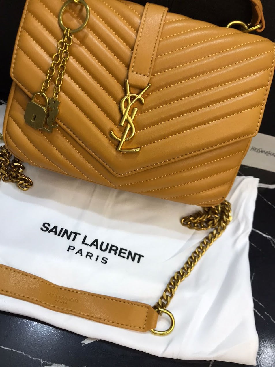 Saint Laurent Amarilla Piel