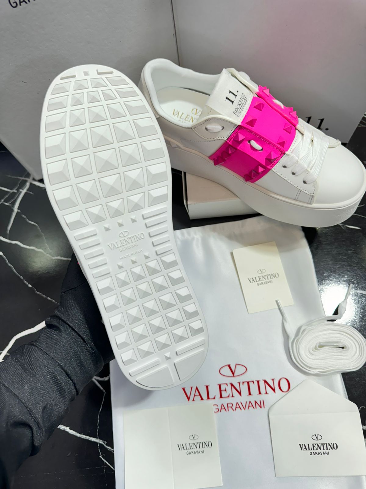 Valentino rosa con blanco