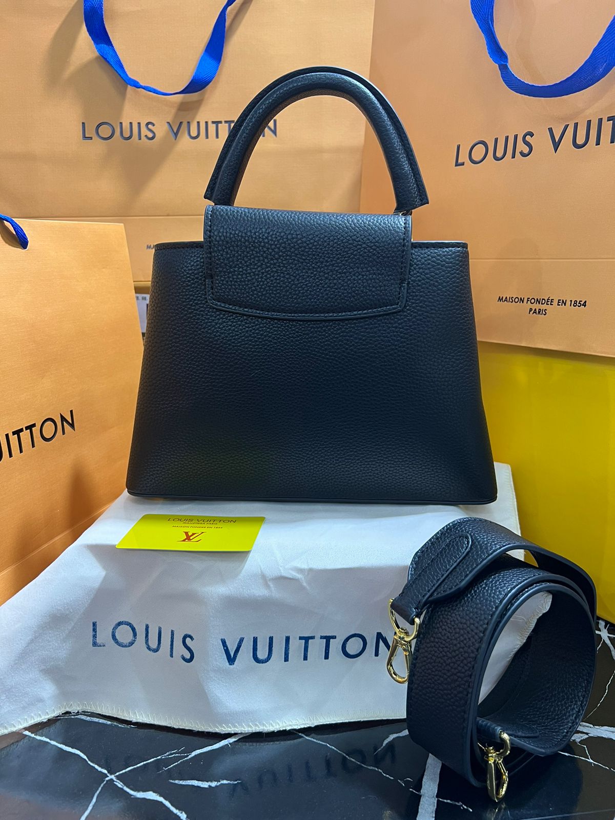 Louis Vuitton Capucine Negro Piel