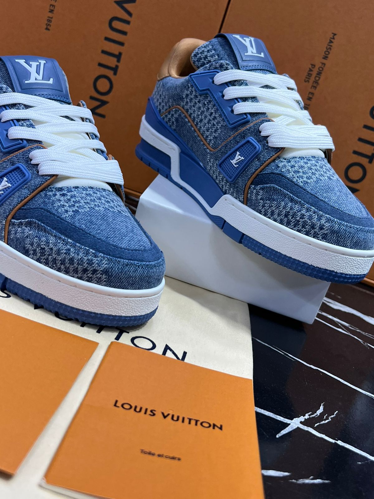 Louis Vuitton tenis color azul Caballero