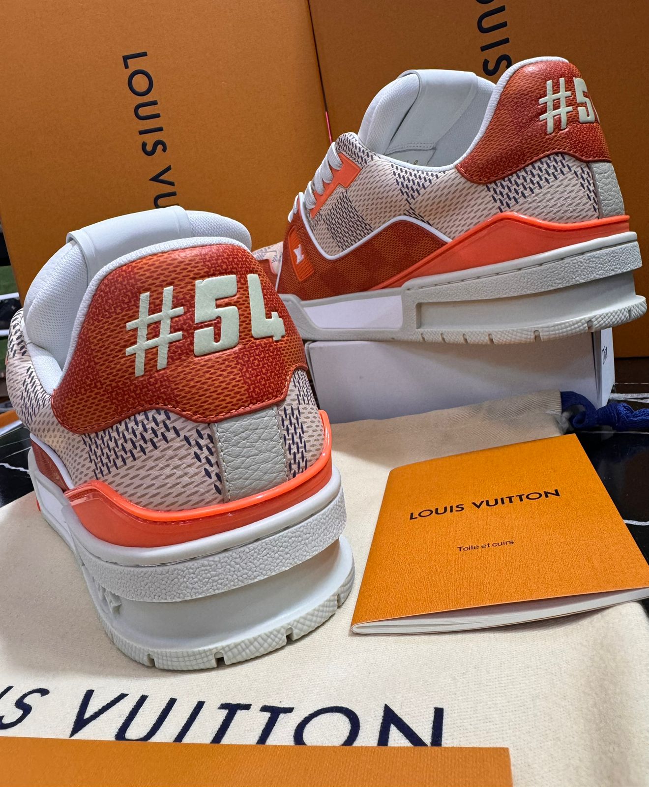 Louis Vuitton tenis blanco con naranja Caballero