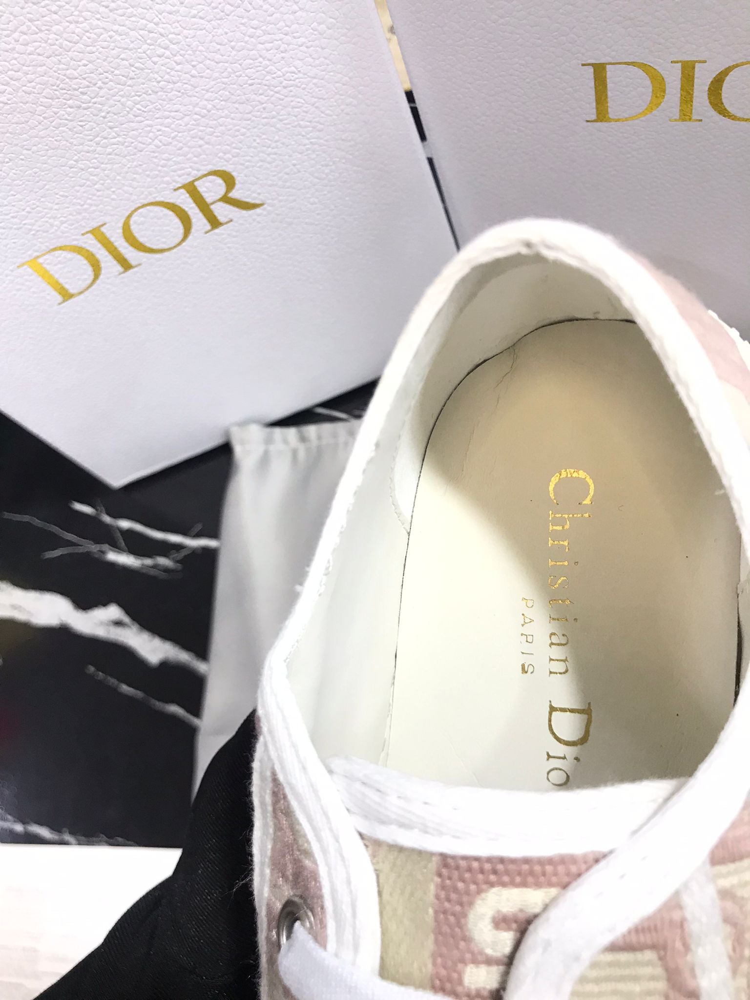 Dior tenis blancos con crema