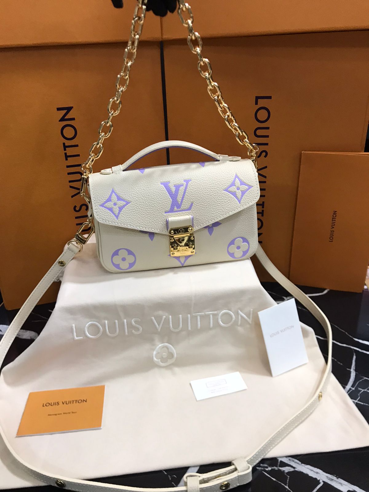 Louis Vuitton Blanco Lila Piel